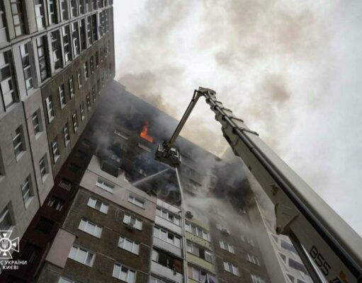 Hilfe für Opfer des Raketenangriffs in Kiew