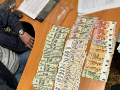 Odessa, der für die Platzierung von Ständen auf dem Denkmal Bestechungsgelder verlangte, wurde zu einer Geldstrafe verurteilt