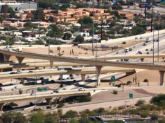 Zwei Tote nach Absturz eines Kleinflugzeugs auf Autobahn in Massachusetts